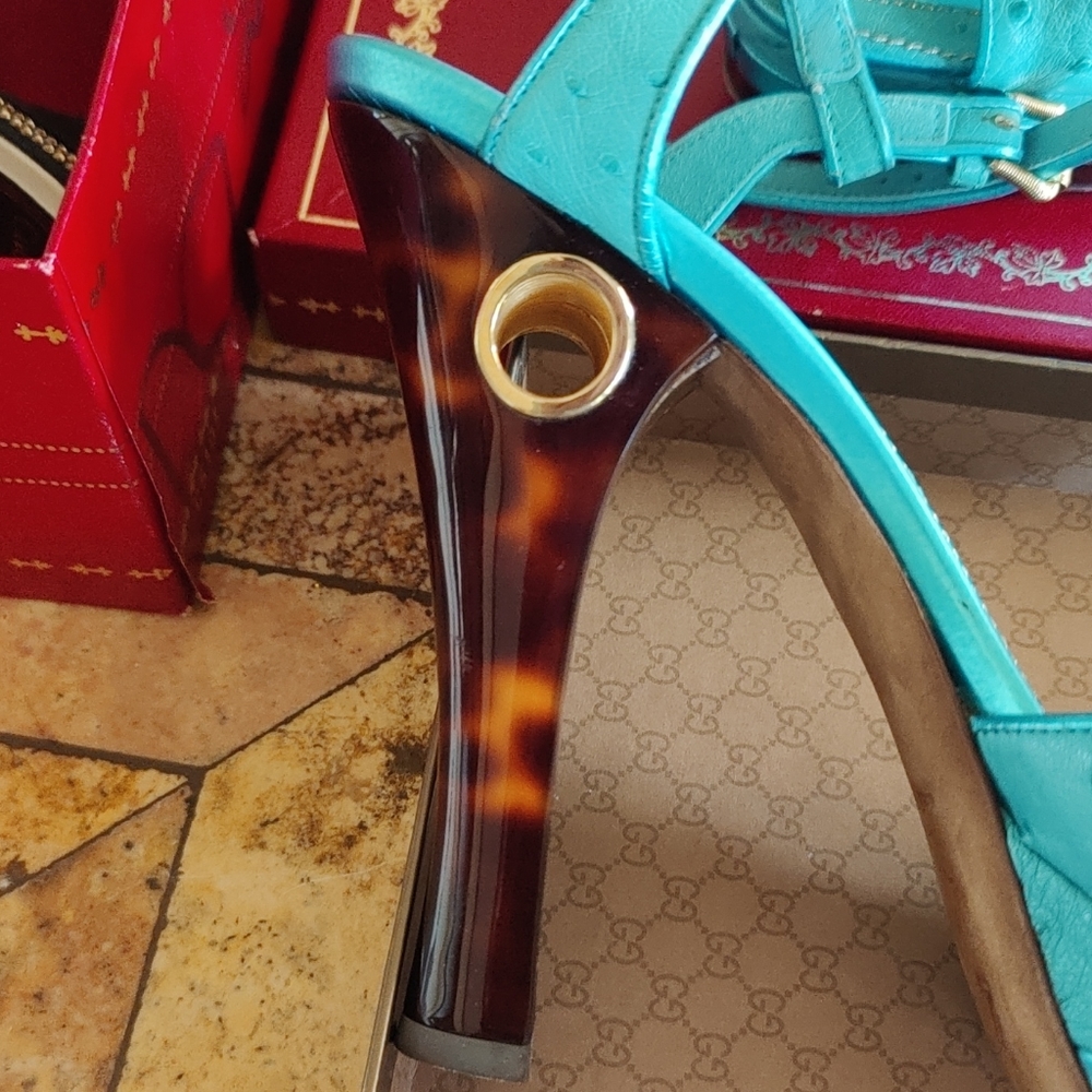 Louis Vuitton ostrich leather heels size 40 - Picture 5 of 9